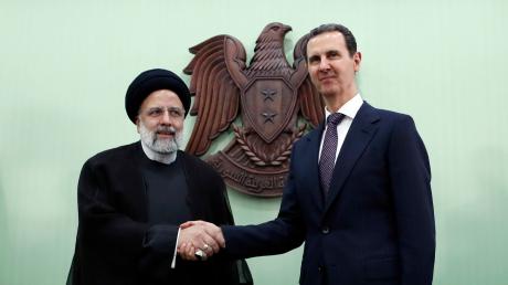 Wieder ein diplomatischer Erfolg für den syrischen Diktator: Bashar al-Assad trifft den iranischen Präsidenten Ebrahim Raisi in Damaskus. 