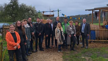 Der im vorigen Jahr eröffnete Naturkindergarten im Weiler Bertenbreit bei Kaisheim wurde nun offiziell eingeweiht.