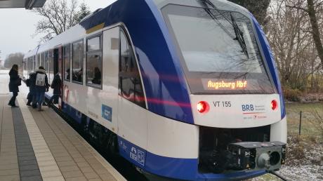 Einer der neuen Züge der Bayerischen Regiobahn im Schwabmünchner Bahnhof.
Bayerische Regiobahn BRB Bahn Pendler Bahnhof

