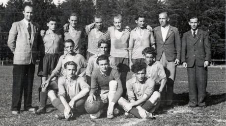 So sah die Fußballmannschaft des FC Penzing im Gründungsjahr 1948 aus. Das 75-jährige Bestehen wird heuer groß gefeiert. 