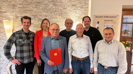 Ein Dank für das Engagement (von links): Max Ruchti, Birgit Spengler, Siegfried Wölz, Bernd Duschek, Hans Stenke, Uwe Hartshauser und Roman Schnalzger.