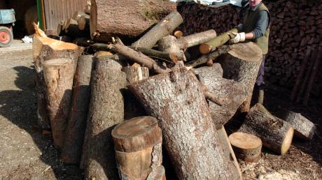 Geht es um die eigene Versorgung mit Brennholz oder um eine Holzverarbeitung gewerblichen Ausmaßes? Diese Frage stellte sich dem Schiltberger Gemeinderat bei einem Antrag aus Höfarten.