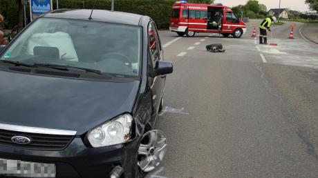 Eines der beschädigten Autos nach einem Unfall in Babenhausen. 