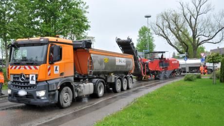 Wegen Bauarbeiten ist bis voraussichtlich 17. Mai ein Teil der Ulmer Straße in Weißenhorn gesperrt.  Umleitungen sind ausgeschildert. 