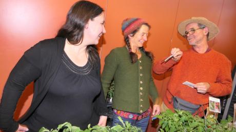 Sie zeigten, wie man Gärten naturnaher gestalten kann: Silke Lotterbach, Ingrid Völker und Michael Schick (von links).