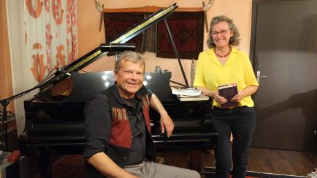 Dierk und Margit Sartor veranstalteten bereits zwei Salonhauskonzerte mit Musik und Lesung für ehemalige Kollegen oder Kolleginnen und Schülerinnen. Künftig wollen sie sie auch für die Öffentlichkeit zugänglich machen.