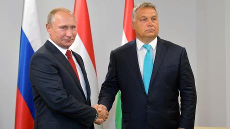 Russlands Präsident Wladimir Putin (links) hat bei vielen Fragen einen Unterstützer in der EU: Viktor Orban.