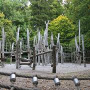 Der Klettergarten ist ein beliebter Spielplatz für Kinder im Luitpoldpark in Schwabmünchen. 