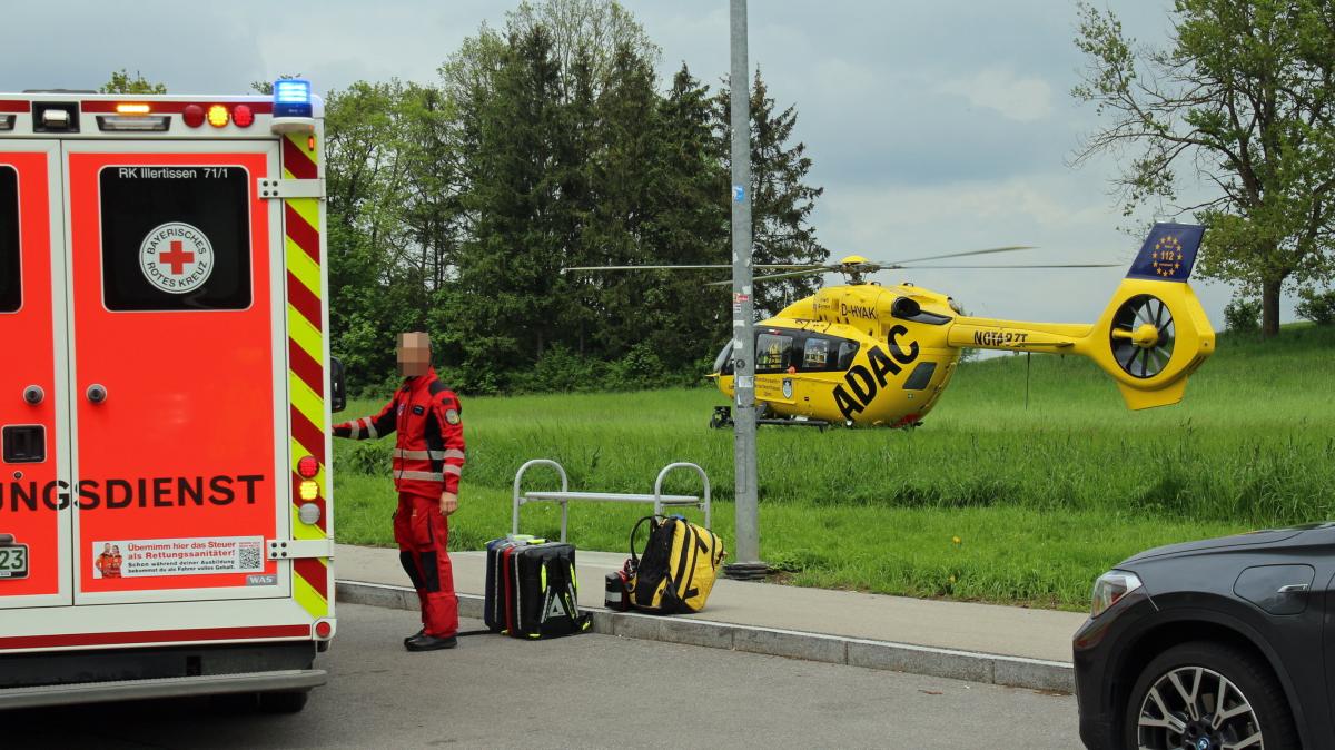 #Unfall auf Autobahnparkplatz: Notarzt kommt mit dem Hubschrauber