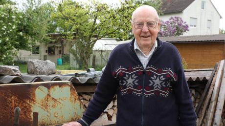 Gartenarbeit und Holz machen sind seine Freude: Anton Benker aus Offingen feiert am Dienstag seinen
90. Geburtstag.