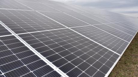 Bei Rögling soll bald ein Solarpark gebaut werden.