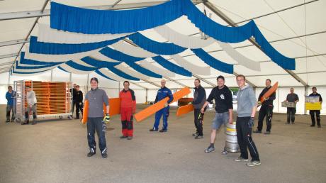 Derzeit wird das Zelt für das große Jubiläum der Feuerwehr Prittriching aufgebaut.