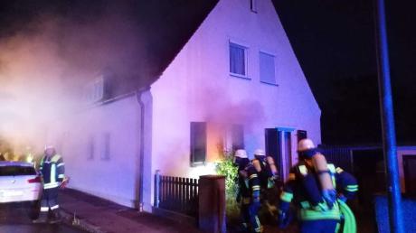 Rasches Eingreifen der FFW Donauwörth verhinderte, dass die Flammen vin der Küche auf das ganze Haus übergriffen.