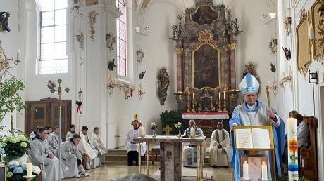 Die Maria-Hilf-Bruderschaft feierte ihr 300-jähriges Bestehen mit einem festlichen Gottesdienst in der Autenrieder Sankt Stephanus Kirche. Weihbischof Florian Wörner hielt ein Pontifikalamt.