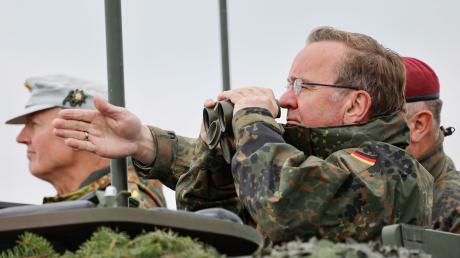 Bundesverteidigungsminister Boris Pistorius verteidigt Waffenlieferungen an die Ukraine.