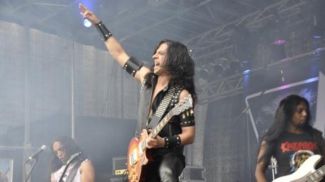 Der Gitarrist der indischen Band Krypto beim Metalheadz Open-Air 2023: Am Freitag startet das Festival in Oberndorf wieder.