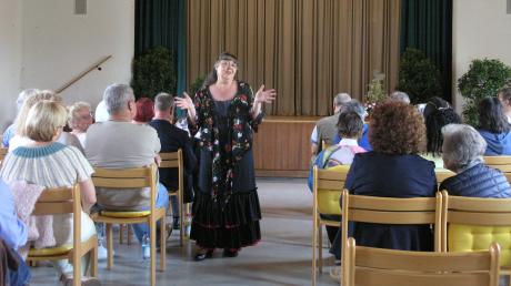 Simone Garnier singt Carmen beim großen Jubiläumskonzert der Bel-Voce-Gesangssolisten in Utting.