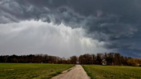 Der Deutsche Wetterdienst hatte am Donnerstag vor Gewittern in Bayern gewarnt. Doch die Unwetterwarnung wurde am frühen Abend aufgehoben. 