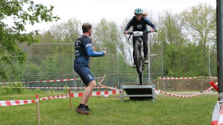 Der TSV Ettringen und seine Mountainbike-Abteilung richteten an drei Tagen die Vereinsmeisterschaften, Schulverbundmeisterschaften und ein Rennen in der Serie um dem Allgäuer Kids-Cup aus.
