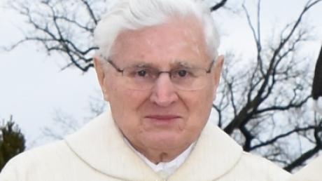 Mit 87 Jahren ist Pfarrer Anton Kreutmayr verstorben. Die Beerdigung findet am Mittwoch statt. 