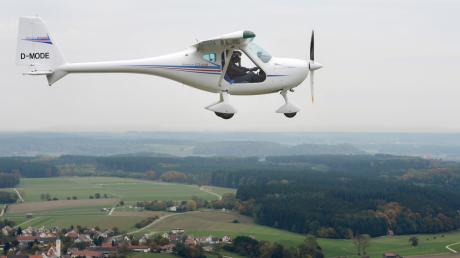 Ein Ultraleichtflugzeug hatte bei einem Flug in Augsburg technische Probleme.  