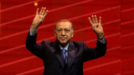 Stilisiert sich vor der Stichwahl als gütiger Vater aller Türkinnen und Türken: der amtierende Präsident Recep Tayyip Erdogan. 