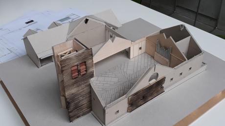 Unser Bild zeigt das von Architekt Wolf-Eckhart Lüps gefertigte Modell der neuen Uttinger Christuskirche.