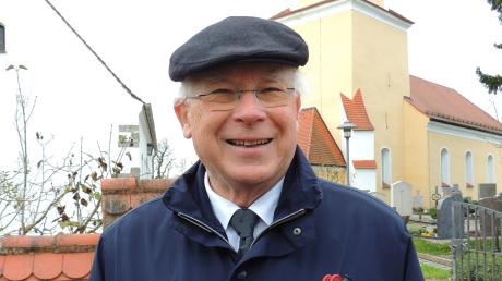 Der Unruhestandspriester - Vitus Wengert zelebriert nach wie vor viele Gottesdienste in Neuburg und Umland.