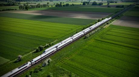 Die Marktgemeinde Pfaffenhofen ist in das Raumordnungsverfahren für die geplante neue Bahnstrecke Ulm-Augsburg eingebunden. 