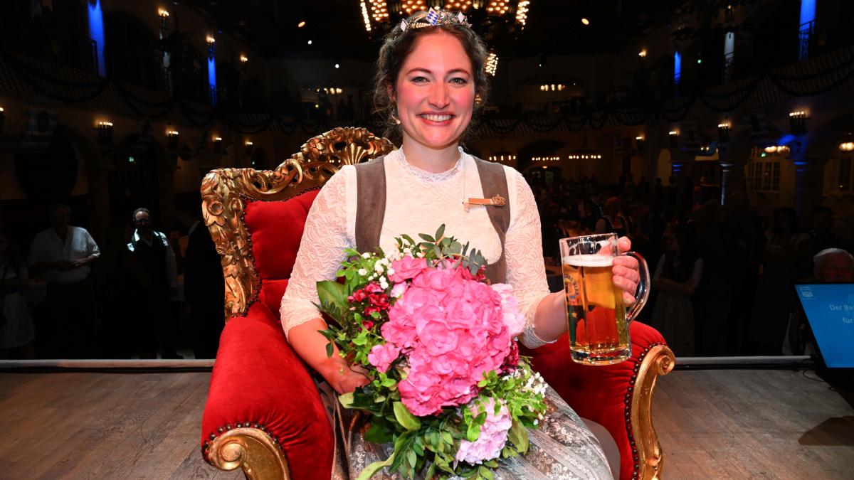 #Sie ist selbst Brauerin: Neue bayerische Bierkönigin gekürt