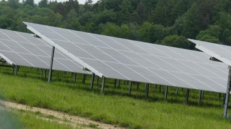 Bei der Gemeinderatssitzung in Kettershausen ging es um Grundsätzliches zum Bau von Freiflächen-Photovoltaikanlagen auf Gemeindegebiet. 