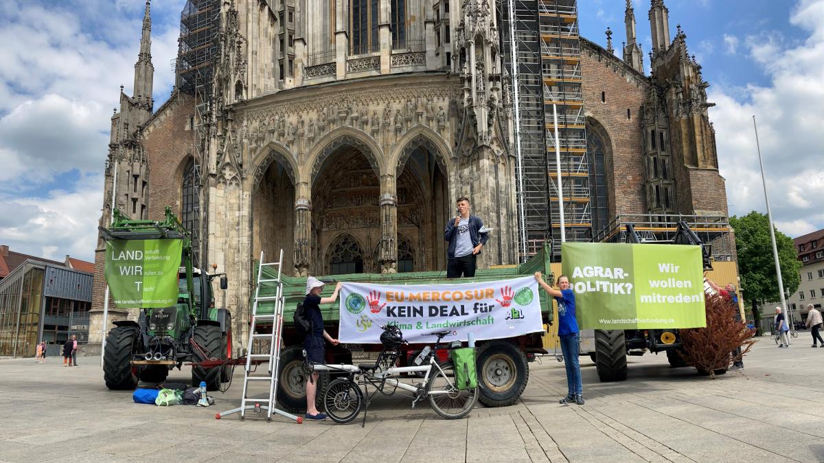#Zwei Dutzend Menschen und zwei Traktoren bei Fridays-for-Future-Demo in Ulm