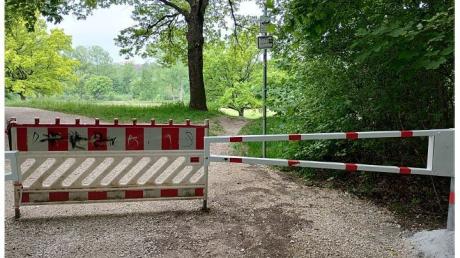 Im Wittelsbacher Park gibt es neue zusätzliche Absperrungen.