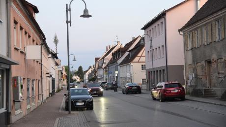 Der Marktgemeinderat Altenstadt strebt weiterhin eineTemporeduzierung von 50 auf 30 Kilometer pro Stunde im Bereich der Ortsdurchfahrt an. Dies soll nicht nur für LKW, sondern auch für den gesamten Durchgangsverkehr gelten.