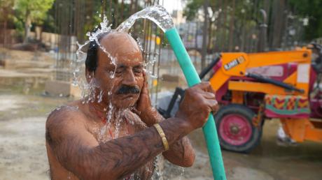Indien leidet immer wieder unter Hitzewellen. Doch sein Handy war einem Beamten wichtiger als die Wasserversorgung der Allgemeinheit. 