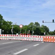 Zwischen Dillingen und Lauingen wird die Deckschicht erneuert. Das heißt: An der Hausener Kreuzung geht bis Mitte Juni nichts mehr. 