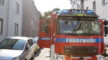 Die Feuerwehr in Augsburg ist am Dienstagnachmittag wegen einer Rauchentwicklung in die Innere Uferstraße ausgerückt. Grund war angebranntes Essen.