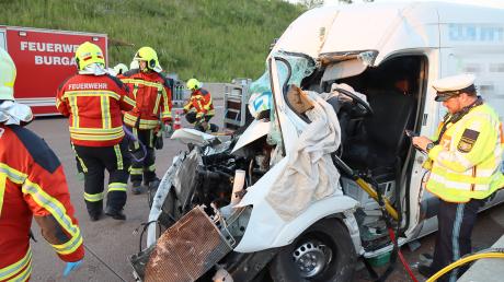 Auf der A8 zwischen Günzburg und Burgau kam es am Dienstagabend zu einem schweren Unfall.