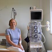 Seit etwas mehr als zwei Jahren dialysiert Elisabeth Wagner bei sich zu Hause. Dort hat sie sich ein Zimmer mit den notwendigen Geräten eingerichtet.