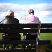 Angesichts des Fachkräftemangels wird derzeit wieder über das Rentenalter diskutiert. 