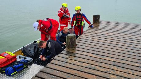 Rettungskräfte der Wasserwacht Schondorf beteiligten sich an der Suche nach der 16-Jährigen, die im August 2022 im Ammersee ertrank.