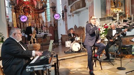 Zusammen mit dem Pavel Sandorf Quartett gestaltete Volker Heißmann einen außergewöhnlichen Abend in der Kirche St. Martin in Dasing.
