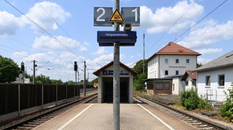 Die Bahnstrecke rund um Dinkelscherben könnte ein weiteres Gleis bekommen.
