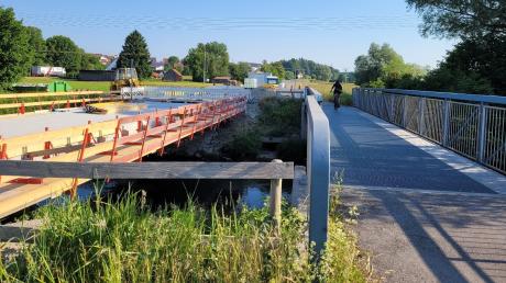 Die Brücke über die Günz unweit des Oberrieder Weihers wird derzeit erneuert. Die Straße ist für den motorisierten Verkehr gesperrt. Passieren können Radler und Fußgänger.