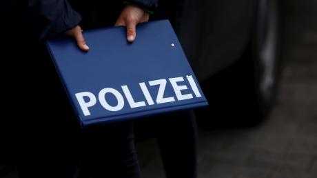 Zeugen für eine Unfallflucht in Westendorf sucht die Polizei.