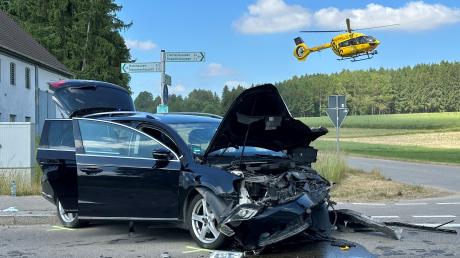 Einen schweren Unfall mit mehreren Verletzten hat es am Samstagvormittag in Aichen im Landkreis Günzburg gegeben.