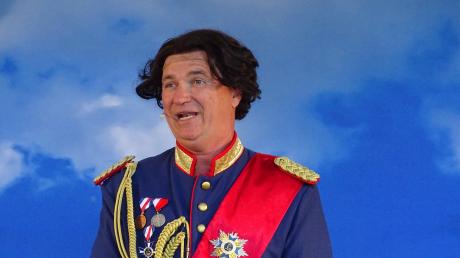 Bei den Kulturtagen auf Schloss Blumenthal steht der Kabarettist Wolfgang Krebs erstmals als König Ludwig II. auf der Bühne.