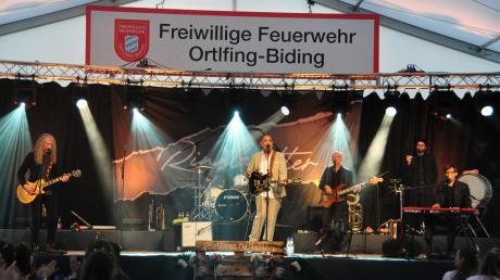Hannes Ringlstetter bei seinem Auftritt bei der 125-Jahr-Feier der Feuerwehr Ortlfing-Biding.