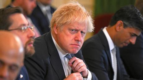 Boris Johnson konnte als Premierminister gut, bisweilen gar mit Humor austeilen. Doch der Inhalt des Berichtes über seinen Umgang mit "Partygate" ist eher nicht zum Lachen.  
