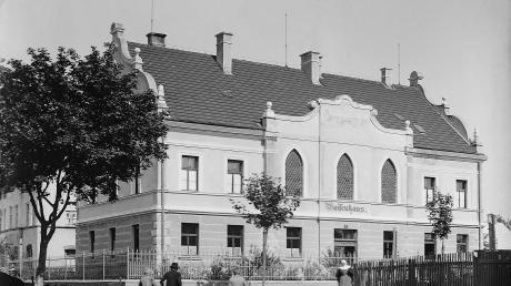 Im Jahr 1897 errichtete der Stadtprediger Albert Alberstötter das Waisenhaus in Friedberg. Mit der neuen Wohnanlage für Senioren führt der Kinderheim Verein sein Vermächtnis fort.